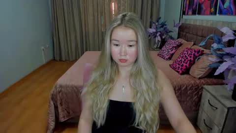 Snapshot of barbaramiles chatting on 09.21.25 Barbara online show from 09.21.25