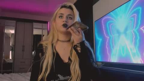 Snapshot of barbarasiren chatting on 09.24.25 barbarasiren online show from 09.24.25