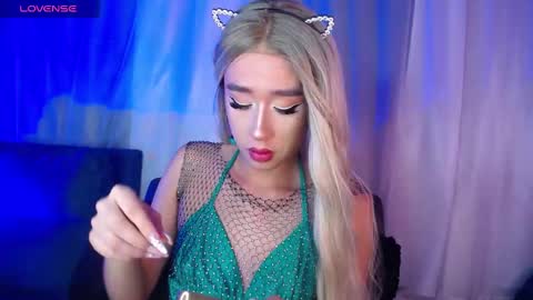 Snapshot of barbie_boy_ chatting on 02.06.25 I work from home this is my room 3 online show from 02.06.25