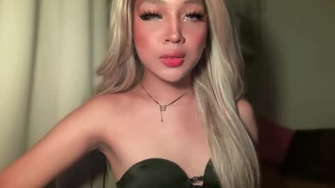 Snapshot of barbie_ford_ chatting on 12.31.24 barbie_ford_ online show from 12.31.24