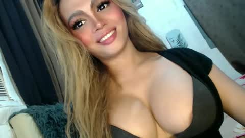 Snapshot of barbie_ivana chatting on 12.25.24 barbei online show from 12.25.24