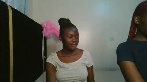 Snapshot of barbie_queen2 chatting on 09.26.25 queen online show from 09.26.25