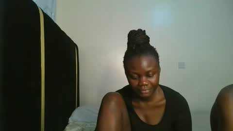 Snapshot of barbie_queen2 chatting on 09.28.25 queen online show from 09.28.25