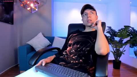 Snapshot of basthiianxxx chatting on 11.30.25 Basthiian online show from 11.30.25