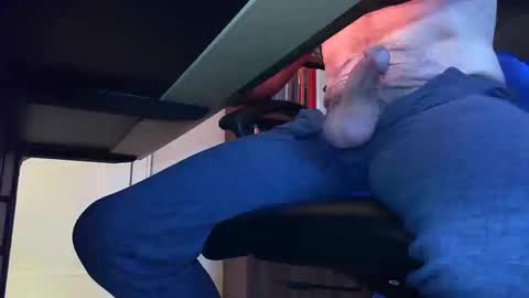 Snapshot of batebro13 chatting on 10.13.25 BateBro13 online show from 10.13.25