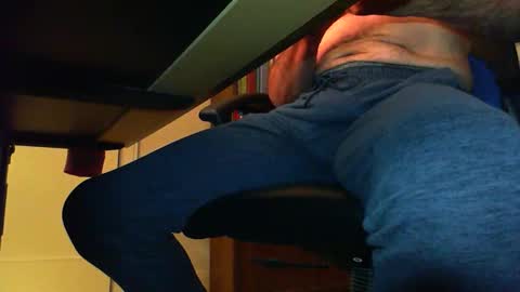 Snapshot of batebro13 chatting on 10.18.25 BateBro13 online show from 10.18.25