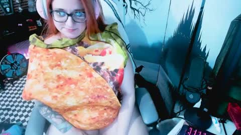 Snapshot of batstarial chatting on 10.08.25 Audrey online show from 10.08.25