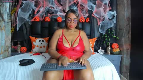 Snapshot of bbwlatina01 chatting on 10.21.25 Bbwlatina01 online show from 10.21.25