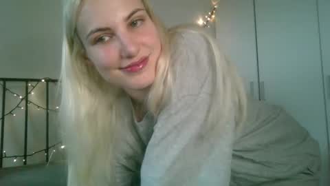 Snapshot of bea_trix77 chatting on 01.13.25 Yours sweet Bea 3 online show from 01.13.25