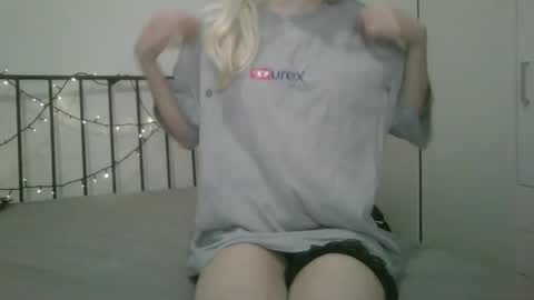 Snapshot of bea_trix77 chatting on 01.17.25 Yours sweet Bea 3 online show from 01.17.25