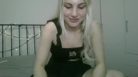 Snapshot of bea_trix77 chatting on 01.27.25 Yours sweet Bea 3 online show from 01.27.25