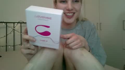 Snapshot of bea_trix77 chatting on 02.19.25 Yours sweet Bea 3 online show from 02.19.25