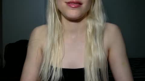 Snapshot of bea_trix77 chatting on 11.11.25 Yours sweet Bea 3 online show from 11.11.25