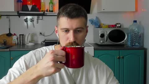 Snapshot of bearded_legend chatting on 12.28.24 Zeus online show from 12.28.24