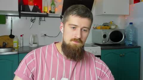 Snapshot of bearded_legend chatting on 01.10.25 Zeus online show from 01.10.25