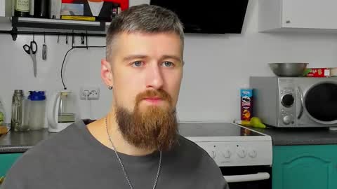 Snapshot of bearded_legend chatting on 09.29.25 Zeus online show from 09.29.25