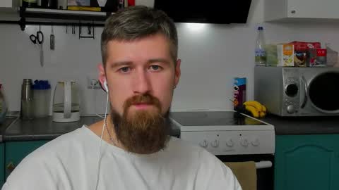 Snapshot of bearded_legend chatting on 10.06.25 Zeus online show from 10.06.25