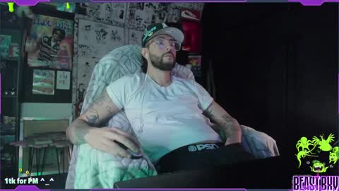 Snapshot of beastbxy chatting on 02.01.25 beast bxy online show from 02.01.25