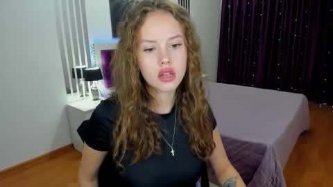Snapshot of beatricewild chatting on 09.19.25 BeatriceWild online show from 09.19.25