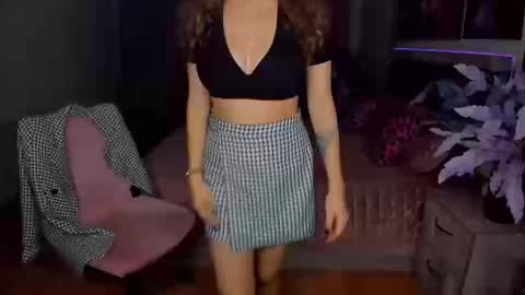 Snapshot of beatricewild chatting on 09.22.25 BeatriceWild online show from 09.22.25