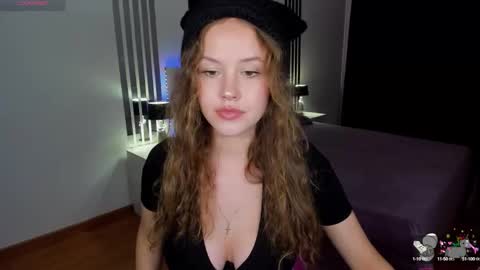 Snapshot of beatricewild chatting on 10.09.25 BeatriceWild online show from 10.09.25