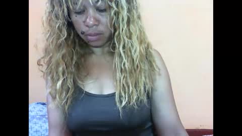 Snapshot of beaute_choco chatting on 01.15.25 Eva online show from 01.15.25