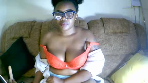 Snapshot of beautifulpeach2 chatting on 12.24.24 beautifulpeach2 online show from 12.24.24
