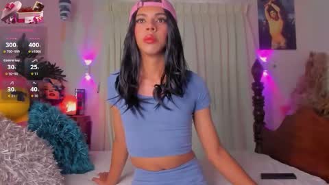 Snapshot of beauty_doll01 chatting on 09.22.25 Leydi online show from 09.22.25