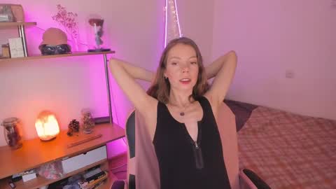 Snapshot of beautyeliise chatting on 02.11.25 Eliise online show from 02.11.25