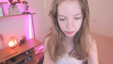 Snapshot of beautyeliise chatting on 09.29.25 Eliise online show from 09.29.25