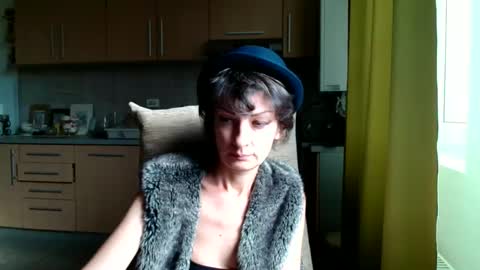 Snapshot of bebacksooon chatting on 09.25.25 Raluca online show from 09.25.25