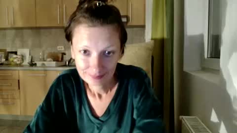 Snapshot of bebacksooon chatting on 09.29.25 Raluca online show from 09.29.25