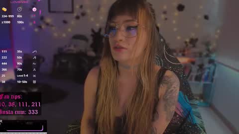 Snapshot of beethmanning_ chatting on 10.08.25 online show from 10.08.25