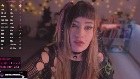 Snapshot of beethmanning_ chatting on 10.17.25 online show from 10.17.25
