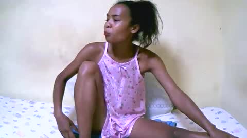 Snapshot of bella193999 chatting on 12.16.24 bella193999 online show from 12.16.24