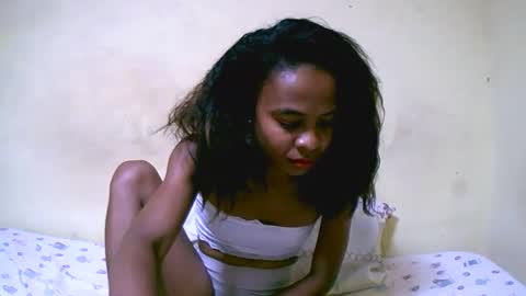 Snapshot of bella193999 chatting on 12.17.24 bella193999 online show from 12.17.24