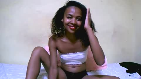 Snapshot of bella193999 chatting on 12.22.24 bella193999 online show from 12.22.24