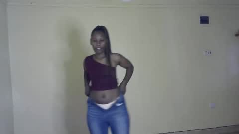 Snapshot of bella_c8 chatting on 10.31.25 bella_c8 online show from 10.31.25