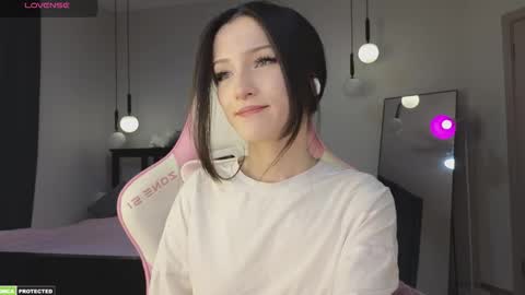 Snapshot of bella_hayes chatting on 09.20.25 Bella next stream December 2 at 9pm gmt online show from 09.20.25