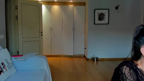 Anna  online show from 09.15.25