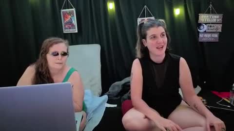 Bella James online show from 11.18.25