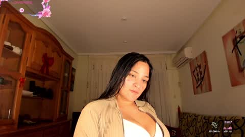 Snapshot of bella_pocahontas3 chatting on 01.08.25 bella_pocahontas3 online show from 01.08.25