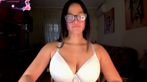 Snapshot of bella_pocahontas3 chatting on 02.02.25 bella_pocahontas3 online show from 02.02.25