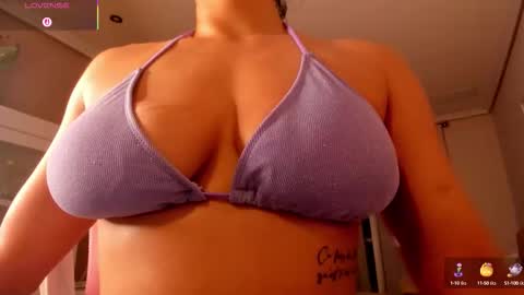 Snapshot of bella_pocahontas3 chatting on 10.11.25 bella_pocahontas3 online show from 10.11.25