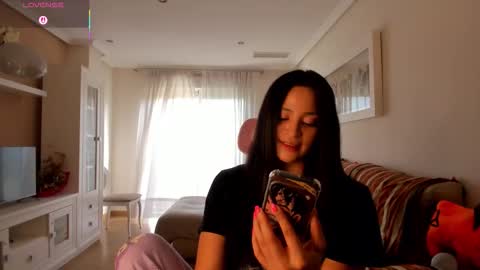 Snapshot of bella_pocahontas3 chatting on 10.13.25 bella_pocahontas3 online show from 10.13.25