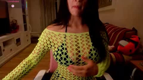 Snapshot of bella_pocahontas3 chatting on 10.15.25 bella_pocahontas3 online show from 10.15.25