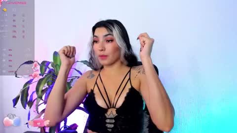 Snapshot of bella_thorne3 chatting on 12.06.24 Bella online show from 12.06.24