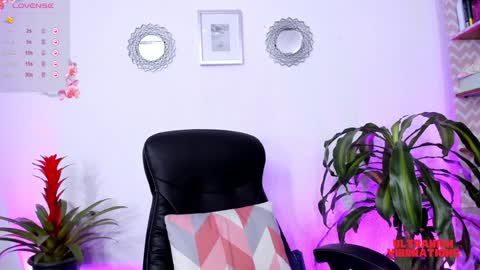 Snapshot of bella_thorne3 chatting on 01.09.25 Bella online show from 01.09.25