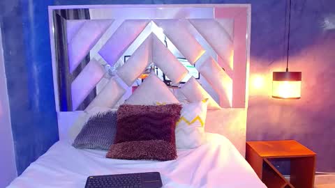 Snapshot of bella_volup chatting on 12.03.25 bella_volup online show from 12.03.25