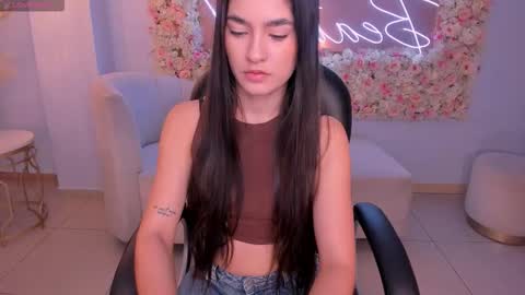 Snapshot of bellaclark1 chatting on 09.15.25 Bella online show from 09.15.25